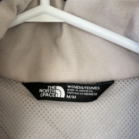 North Face Resolve rain jacket - Picture 2 of 4